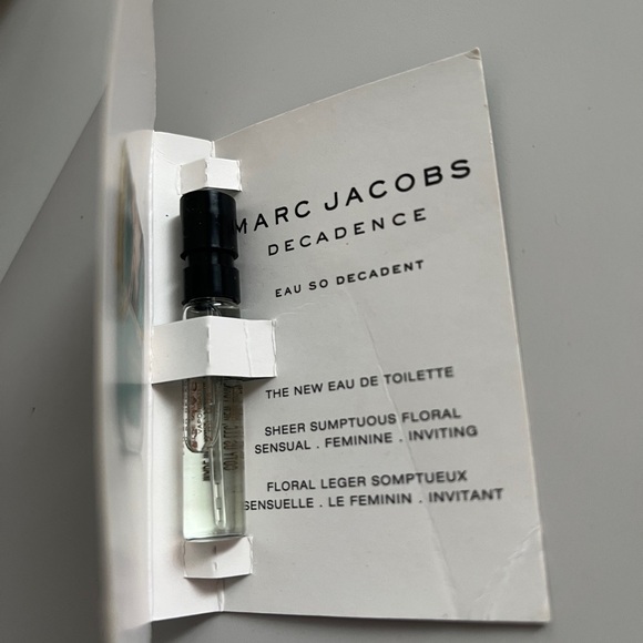 Marc Jacobs Decadence Eau de Toilette SAMPLE Spray - 1.2mL / 0.04 fl oz - Picture 3 of 3